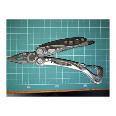 Мультитул Leatherman Skeletool 830920