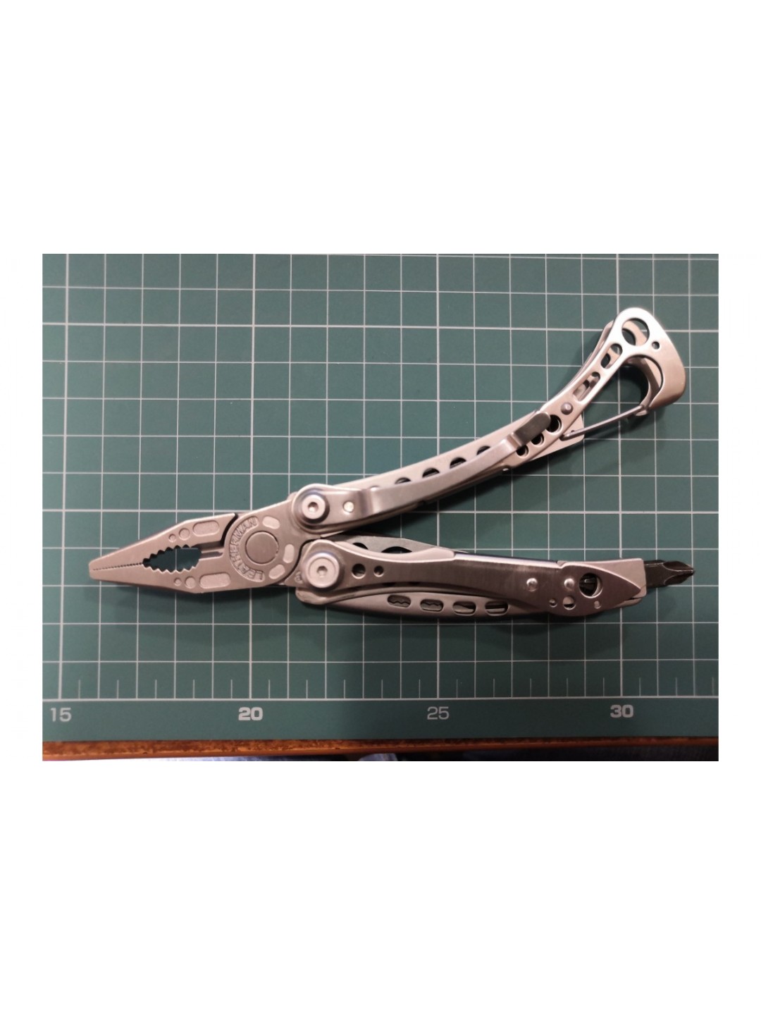 Мультитул Leatherman Skeletool 830920