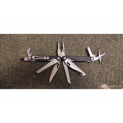 Мультитул Leatherman Charge Plus 17 функций, нейлоновый чехол 832516