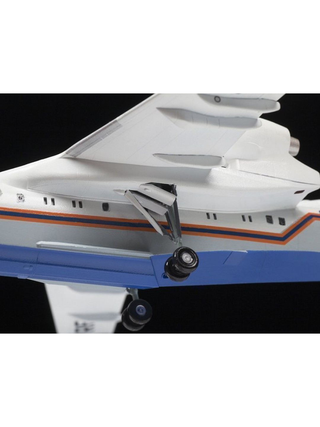 Сборная модель ZVEZDA Российский самолет-амфибия Бе-200ЧС, 1/144