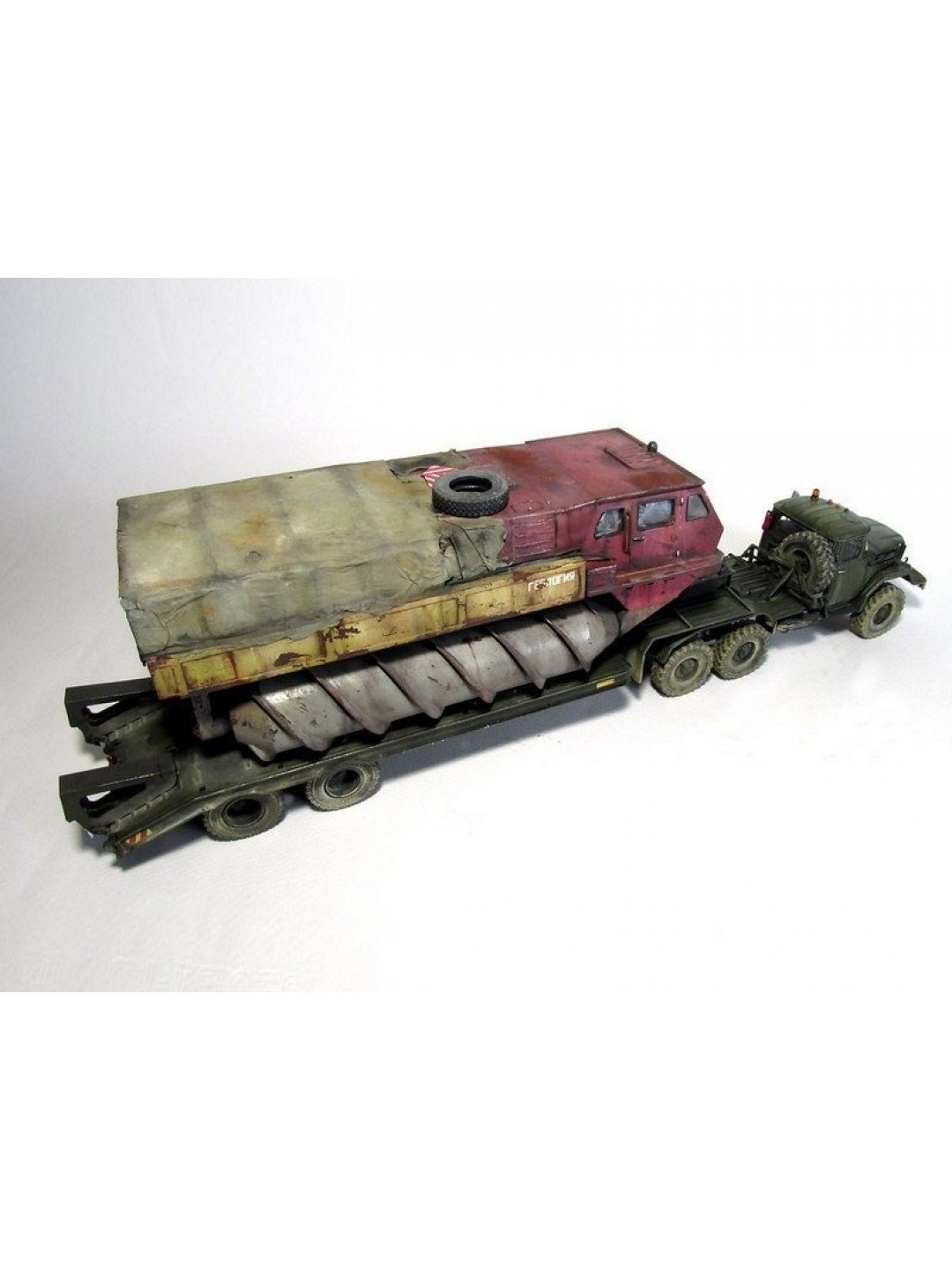Сборная модель AVD Шнекороторный снегоболотоход ЗИЛ-4904, 1/43