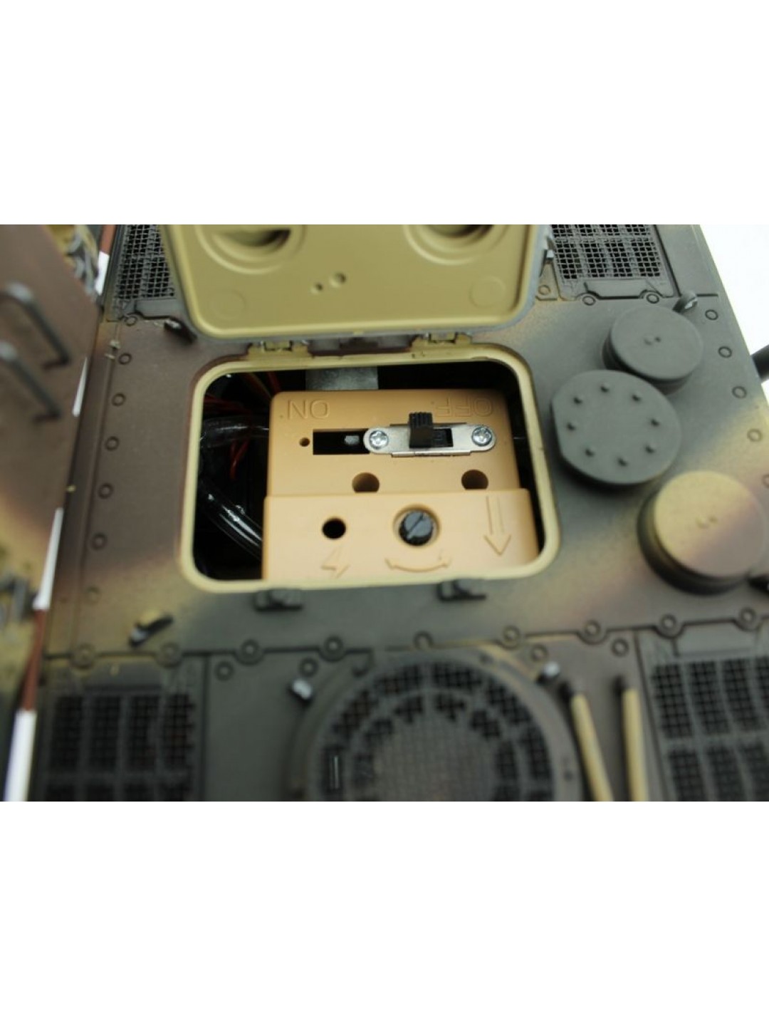 Р/У танк Torro Jagdtiger (Metal Edition) 1/16 2.4G, ВВ-пушка, деревянная коробка
