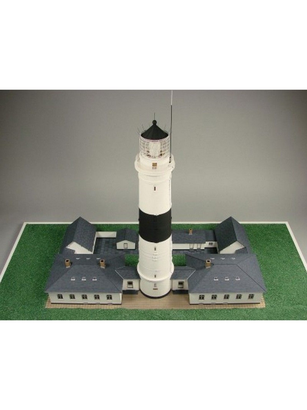 Сборная картонная модель Shipyard маяк Lighthouse Kampen with buildings (№74), 1/87