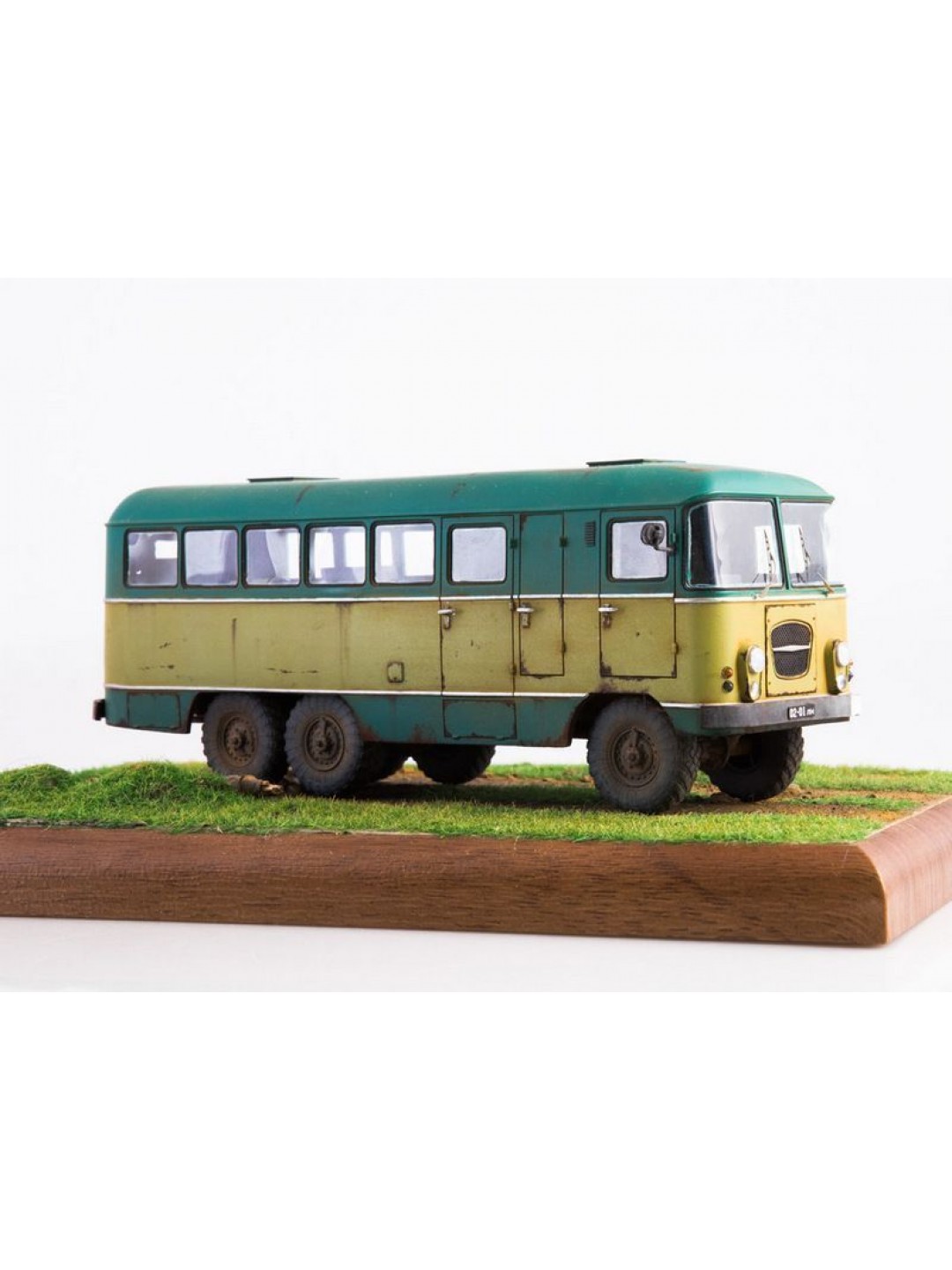 Сборная модель AVD Штабной автобус Прогресс-7, 1/43