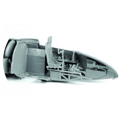 Сборная модель ZVEZDA Пикирующий бомбардировщик Пе-2, 1/48