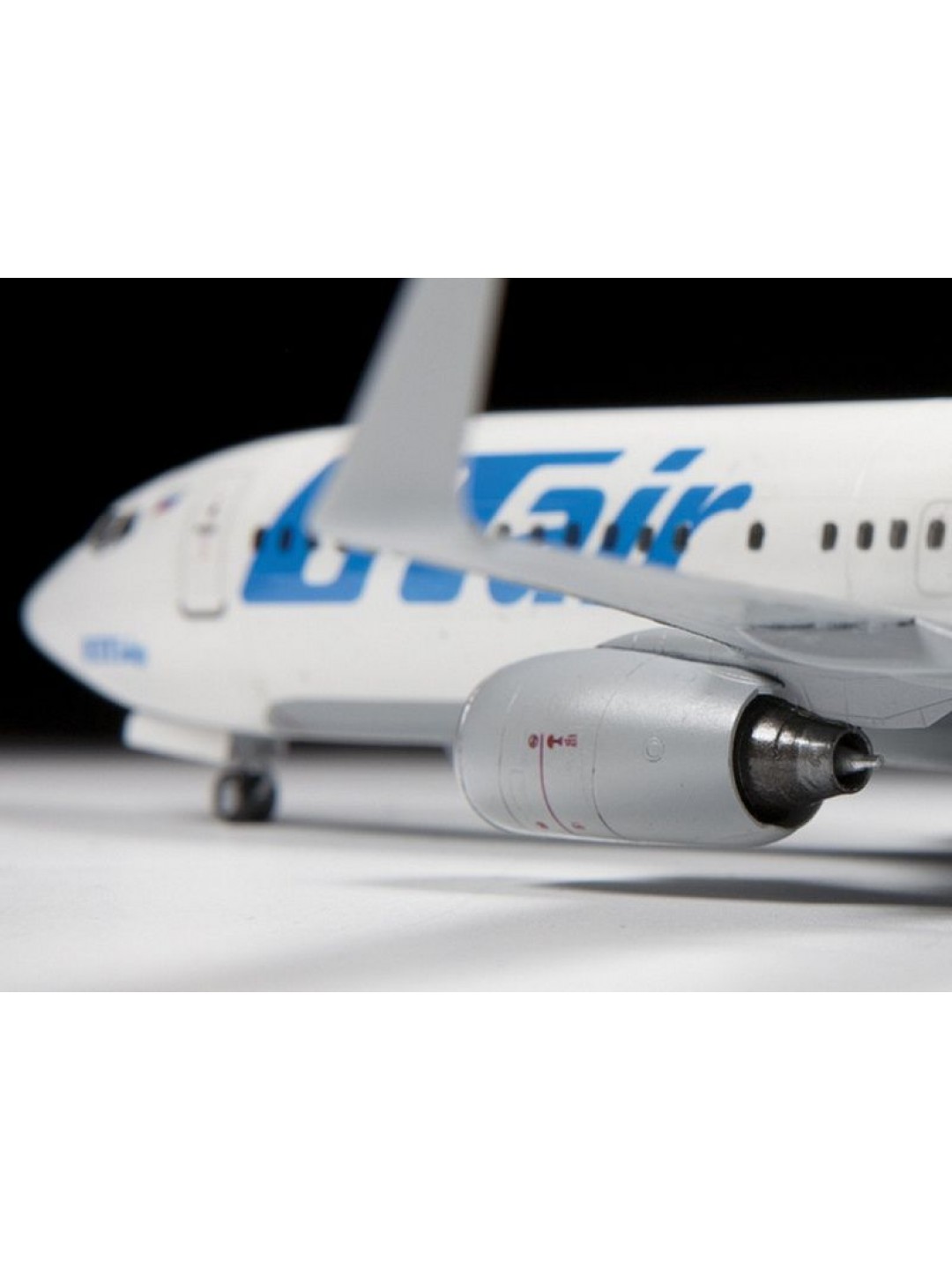 Сборная модель ZVEZDA Пассажирский авиалайнер Боинг 737-800, 1/144