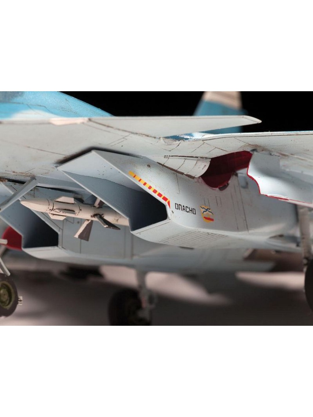 Сборная модель ZVEZDA Российский палубный истребитель Су-33, 1/72