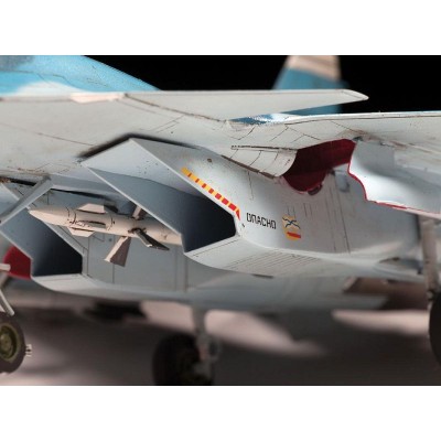 Сборная модель ZVEZDA Российский палубный истребитель Су-33, 1/72