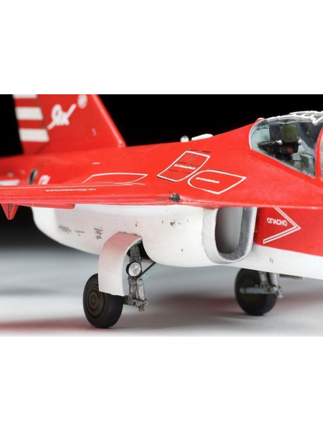 Сборная модель ZVEZDA Российский пилотажный самолет Як-130, 1/72