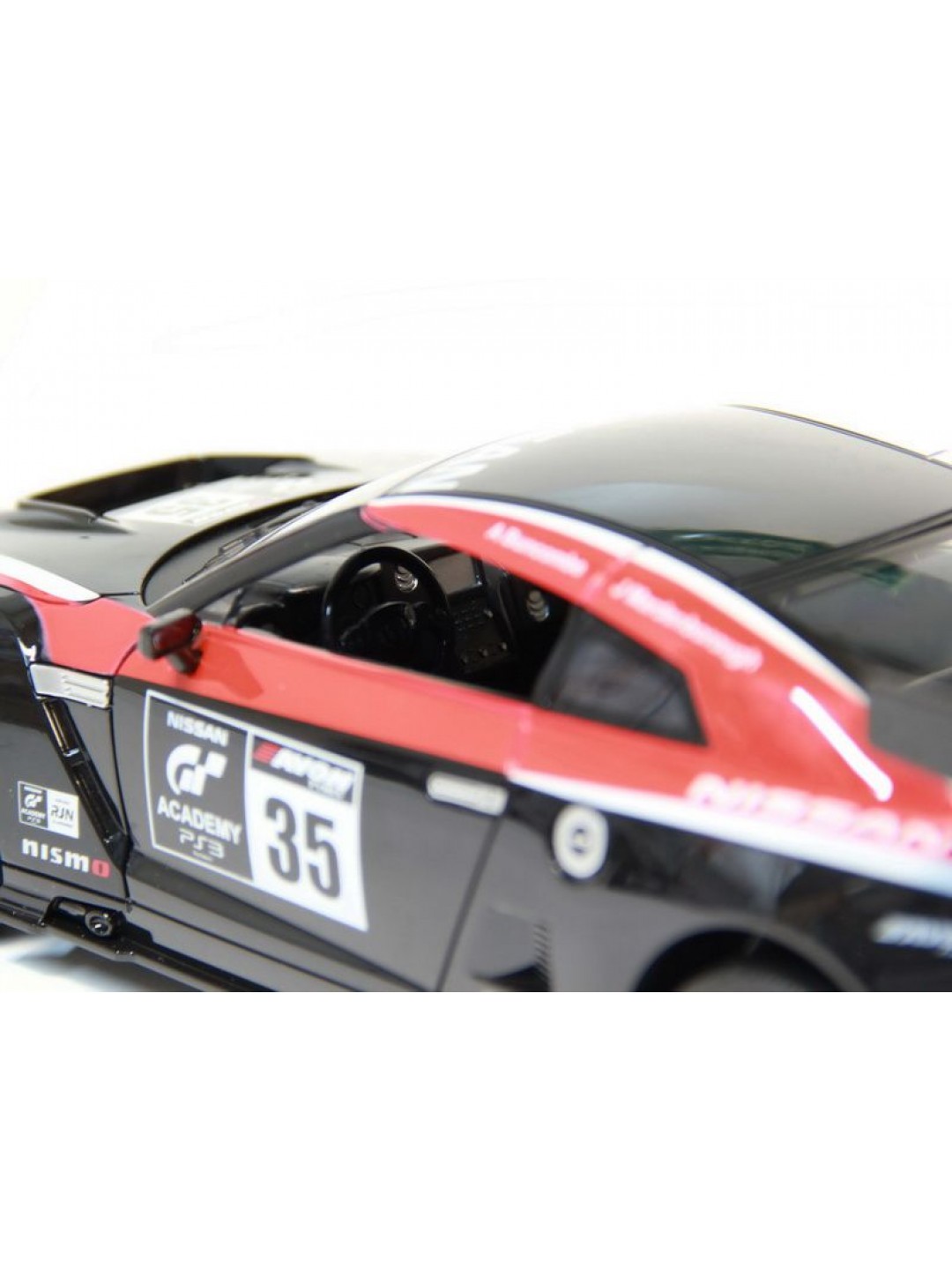 Р/У машина 1/16 Nissan GTR