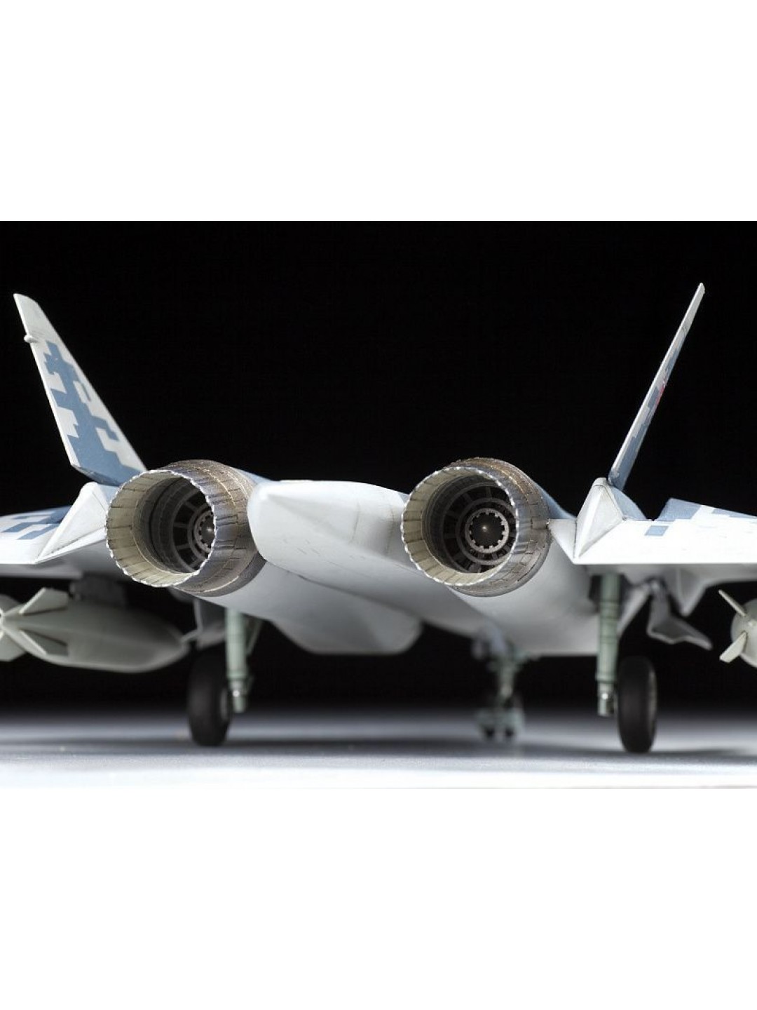 Сборная модель ZVEZDA Российский истребитель пятого поколения Су-57, 1/72