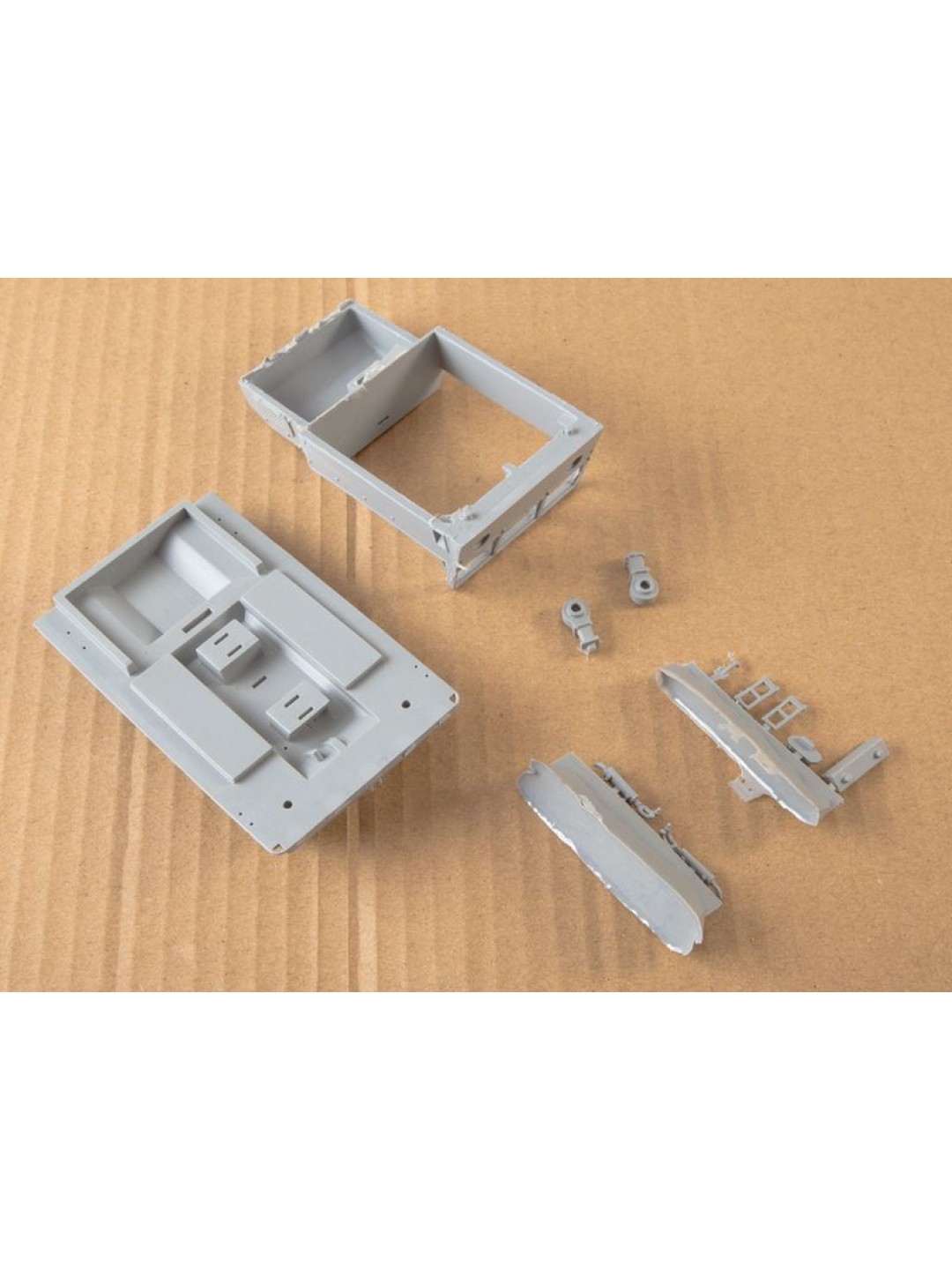 Сборная модель AVD Вездеход ЗИЛ-2906, 1/43