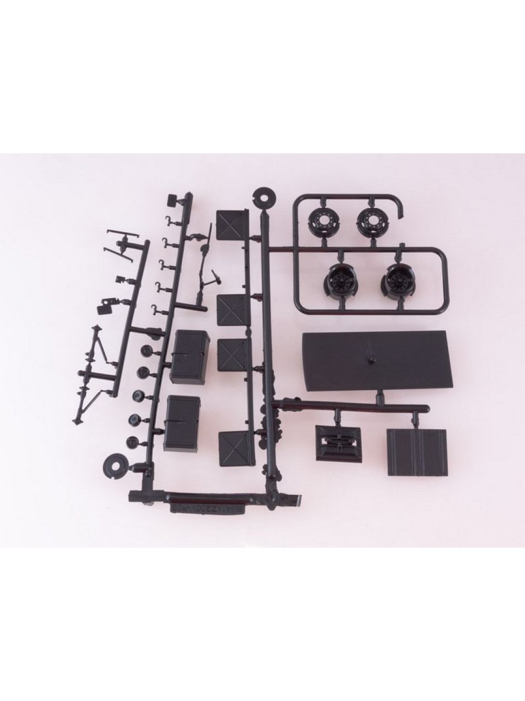Сборная модель AVD МАЗ-200В с полуприцепом МАЗ-5215, 1/43