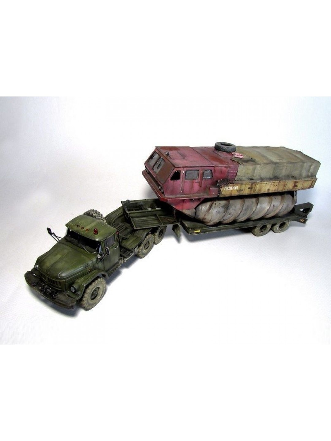 Сборная модель AVD Шнекороторный снегоболотоход ЗИЛ-4904, 1/43