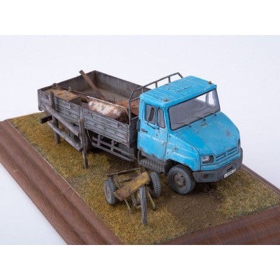 Сборная модель AVD ЗИЛ-5301 Бычок, 1/43