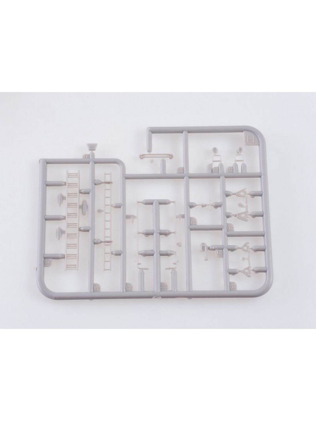 Сборная модель AVD АЦ-40(131)-137А, 1/72