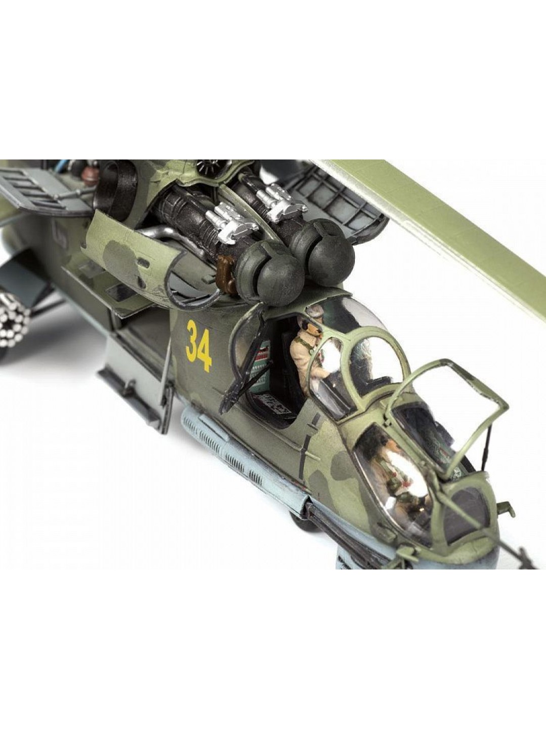 Сборная модель ZVEZDA Советский ударный вертолёт МИ-24П, 1/72