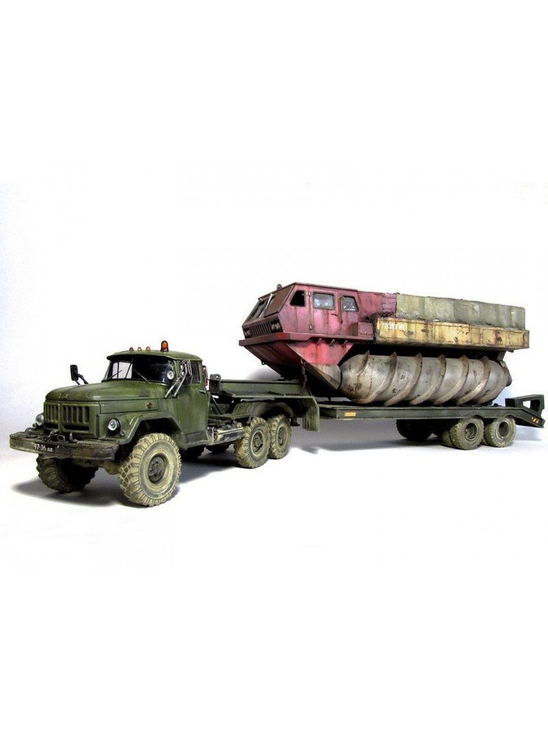 Сборная модель AVD Шнекороторный снегоболотоход ЗИЛ-4904, 1/43