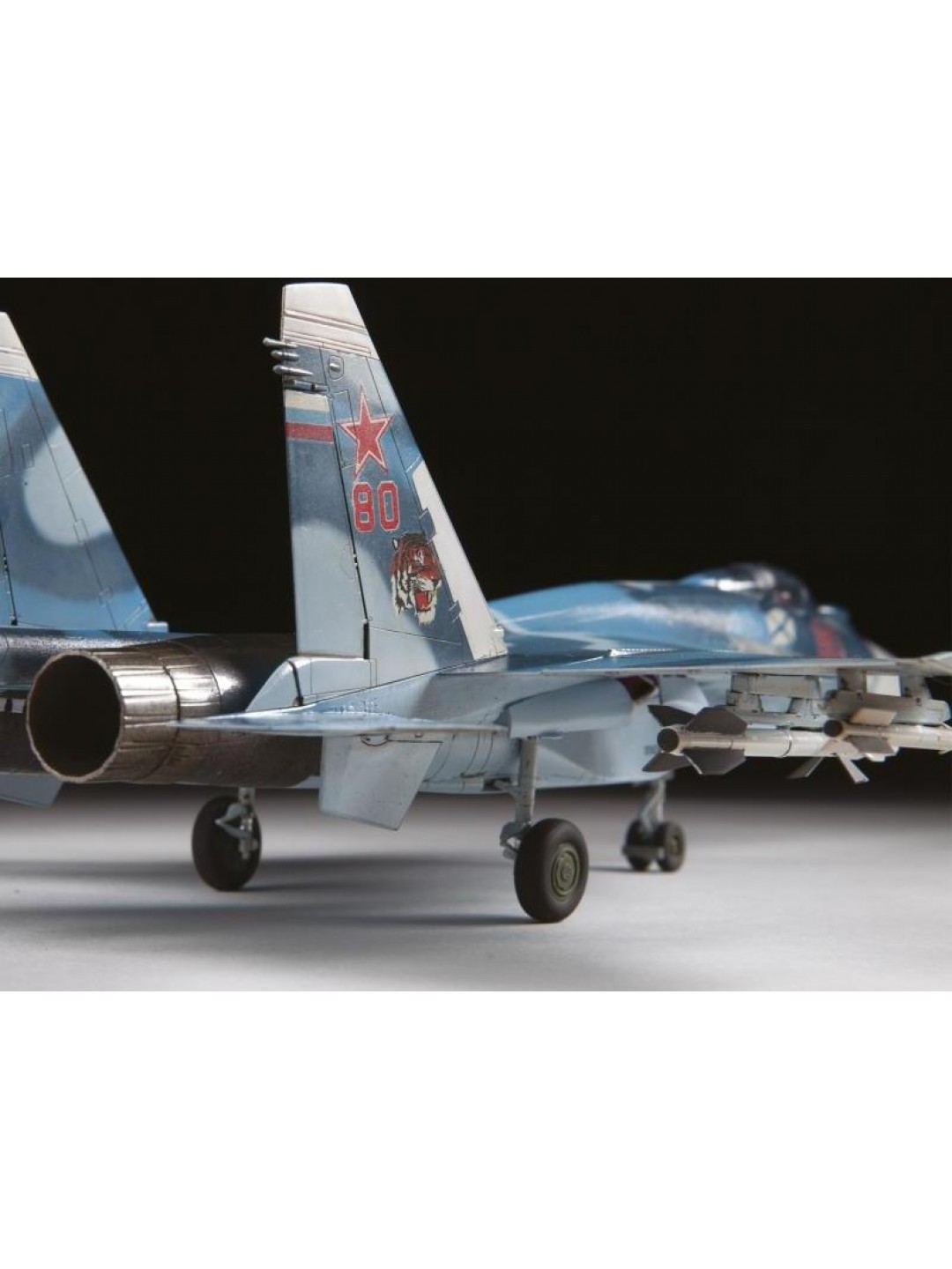 Сборная модель ZVEZDA Российский палубный истребитель Су-33, 1/72