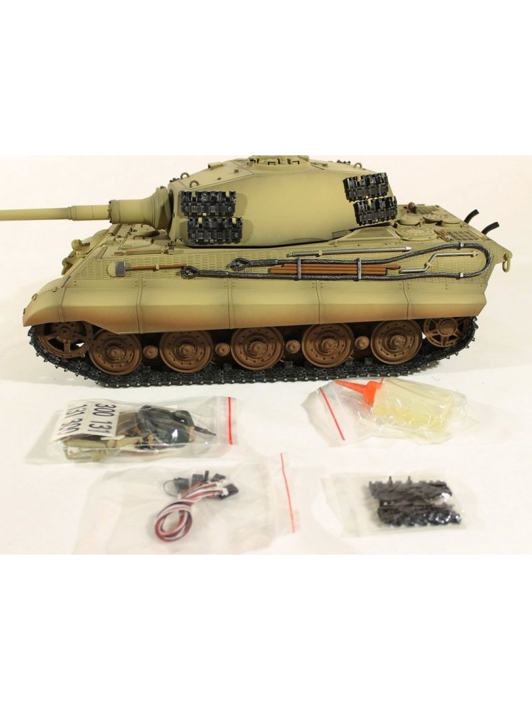 Р/У танк Torro King Tiger (башня Henschel) 1/16 2.4G, ИК-пушка, деревянная коробка
