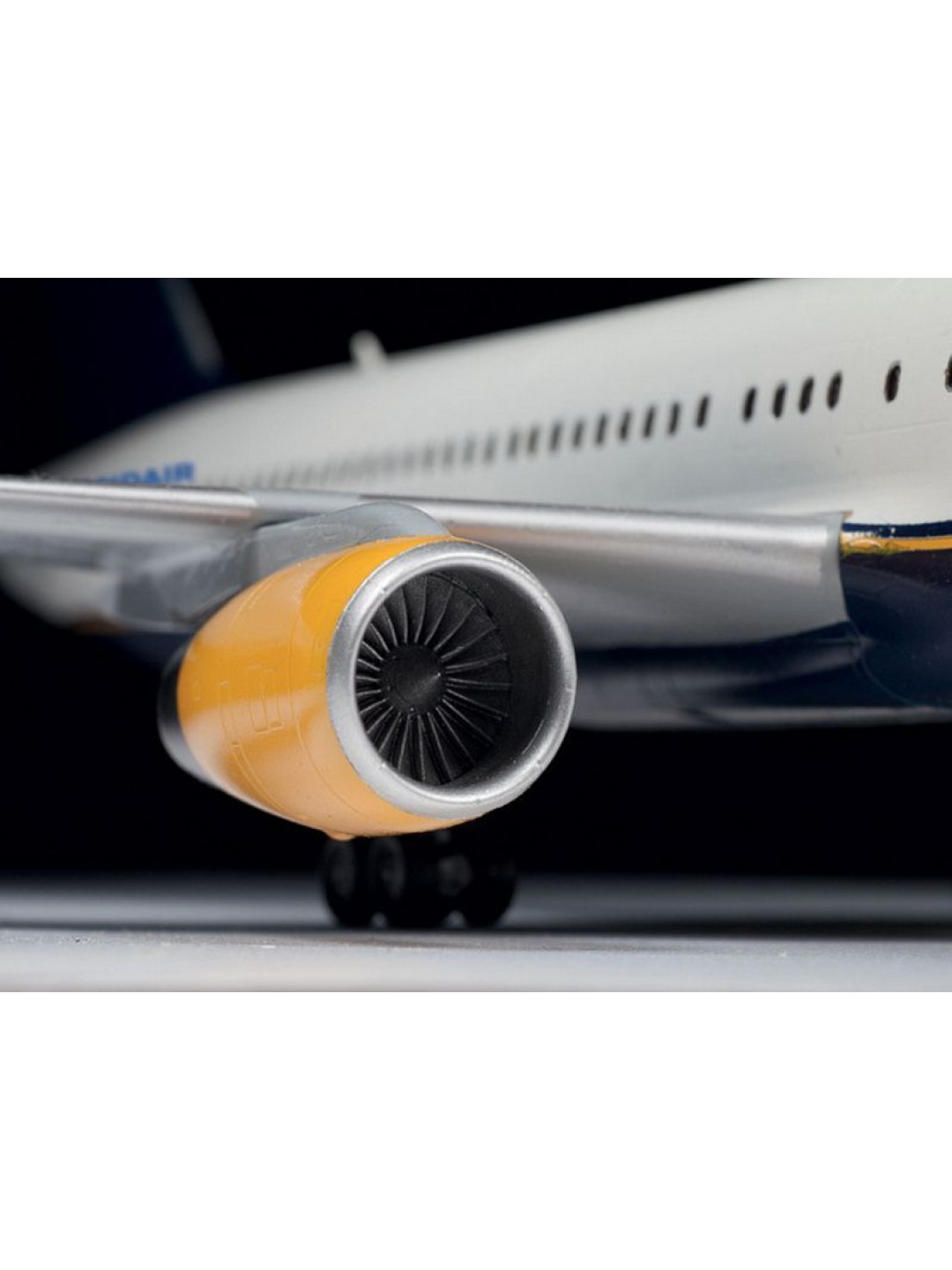 Сборная модель ZVEZDA Пассажирский авиалайнер Боинг-757-200, 1/144