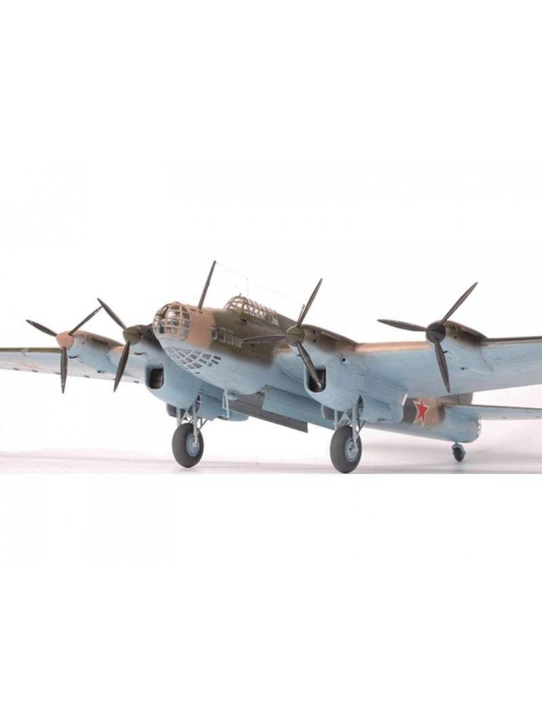 Сборная модель ZVEZDA Советский дальний бомбардировщик ПЕ-8, 1/72