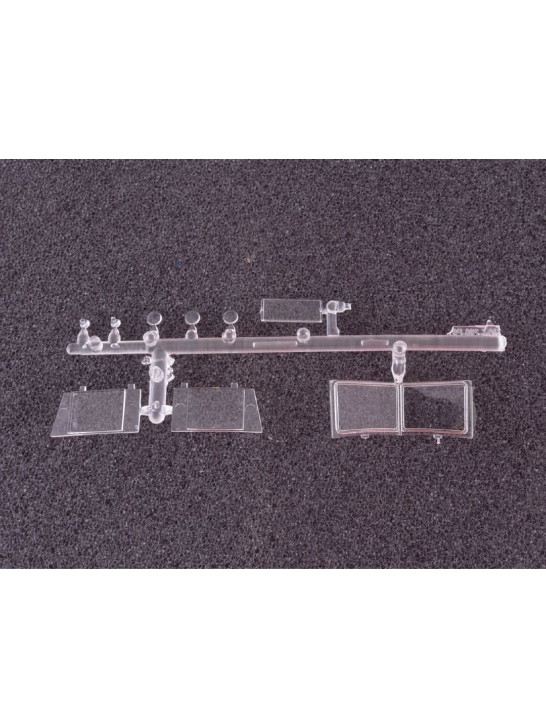 Сборная модель AVD МАЗ-200В с полуприцепом МАЗ-5215, 1/43