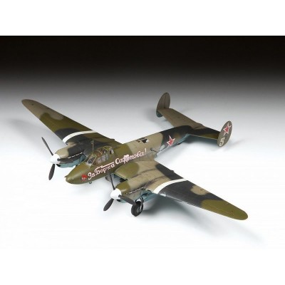 Сборная модель ZVEZDA Советский пикирующия бомбардировщик Пе-2, 1/72