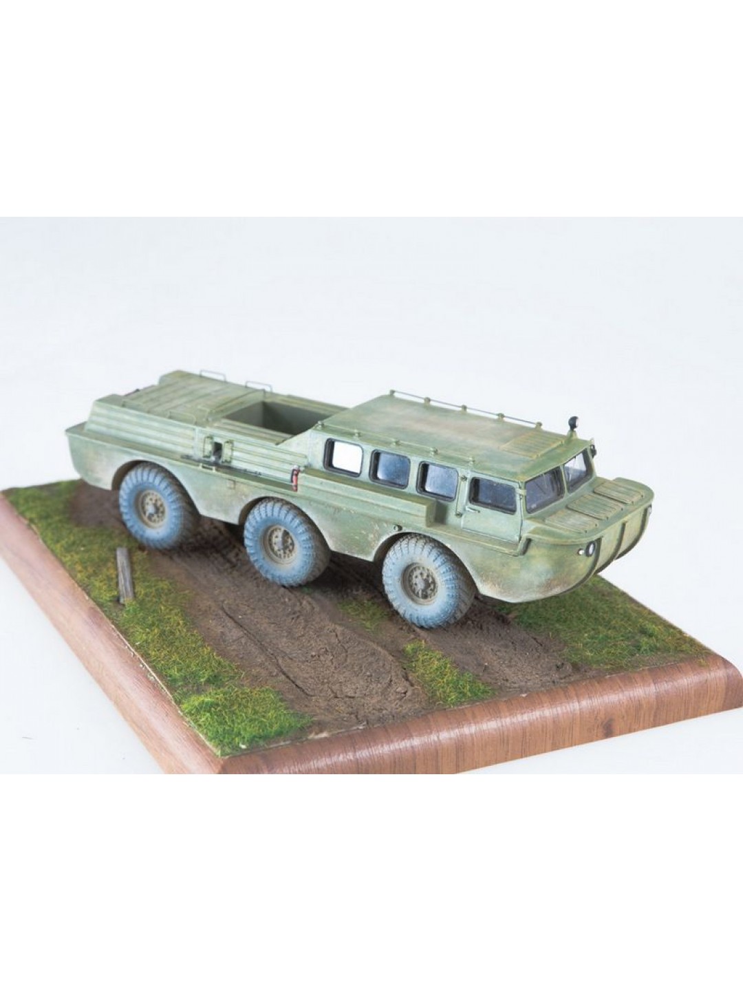 Сборная модель AVD Вездеход-амфибия ЗИЛ-49042, 1/43