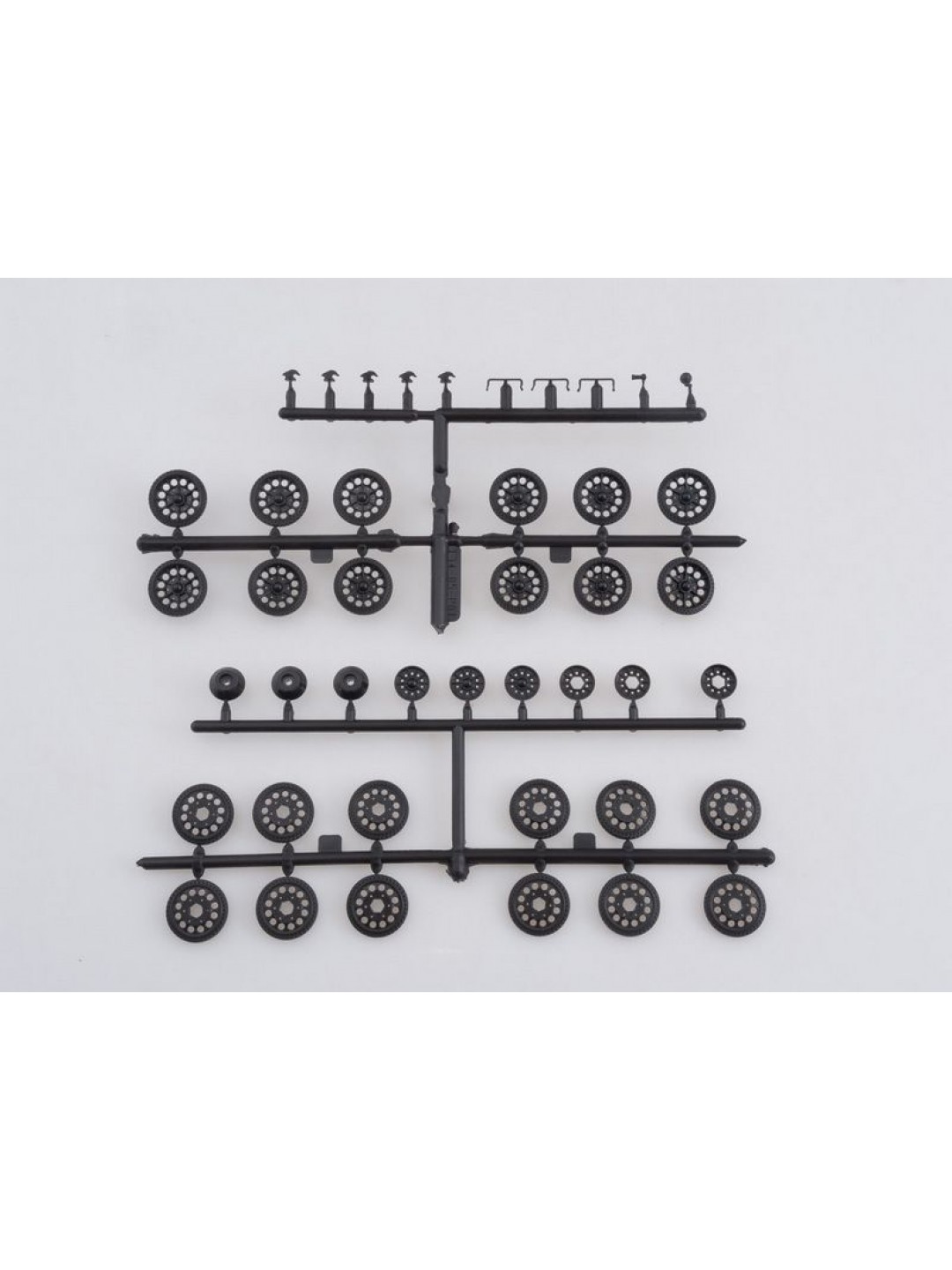 Сборная модель AVD Средний танк T-34-85, 1/43