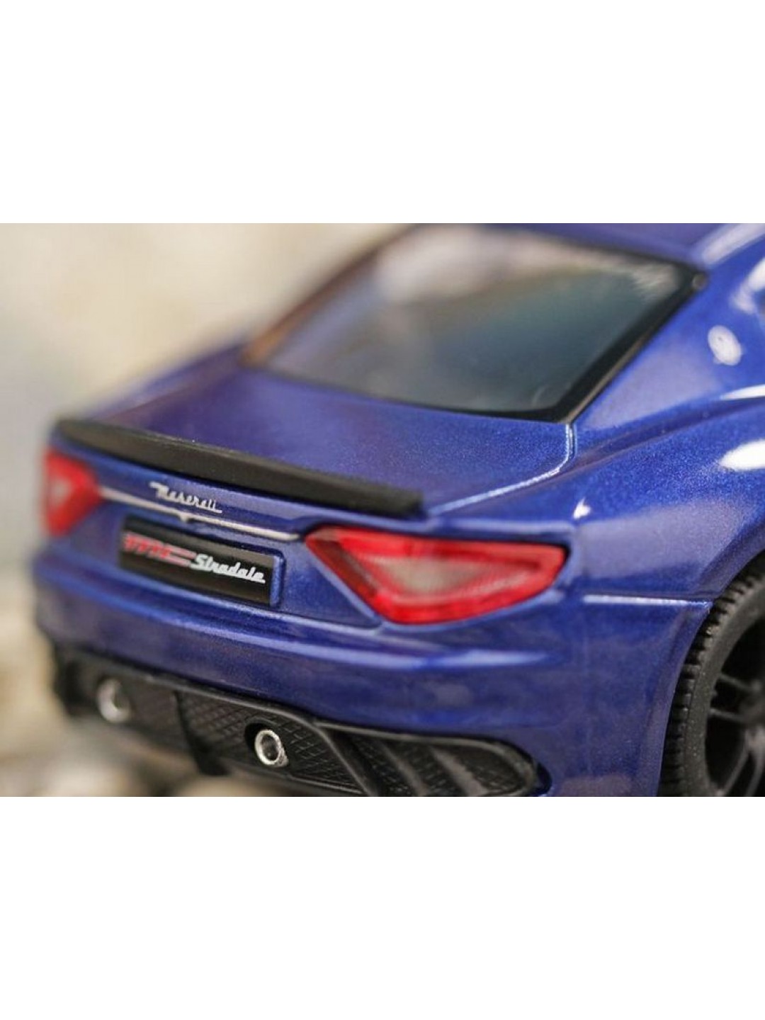 Машина Kinsmart 1:38 Maserati GranTurismo MC Stradale инерция (1/12шт.) б/к