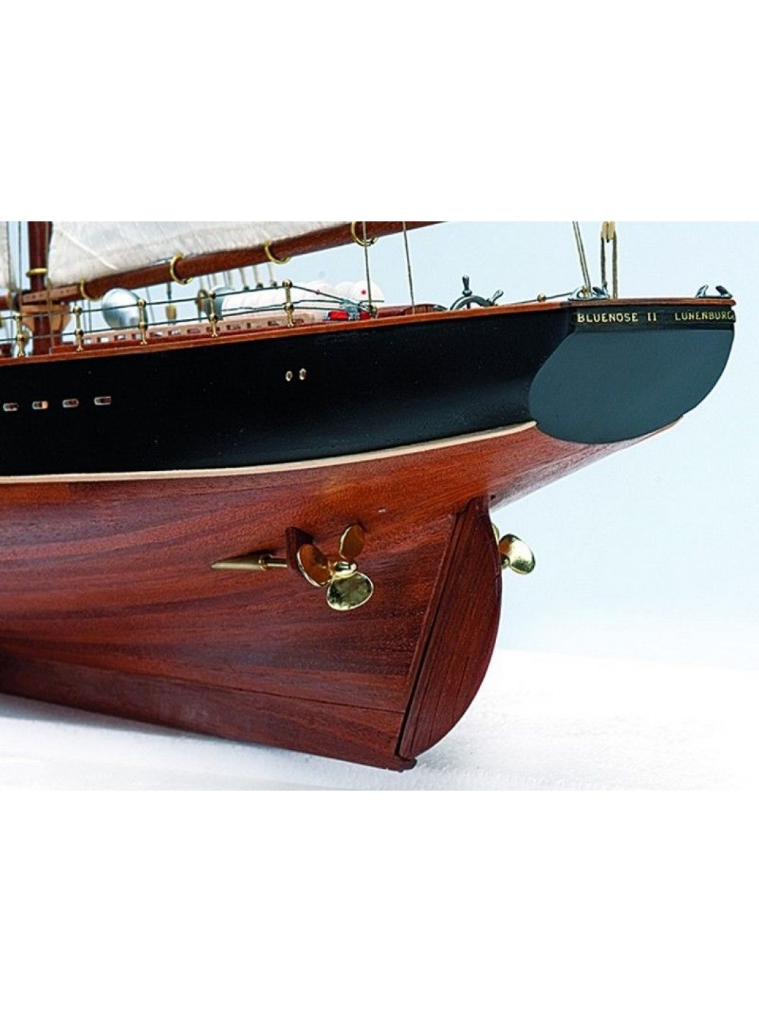 Сборная деревянная модель корабля Artesania Latina BLUENOSE II, 1/75