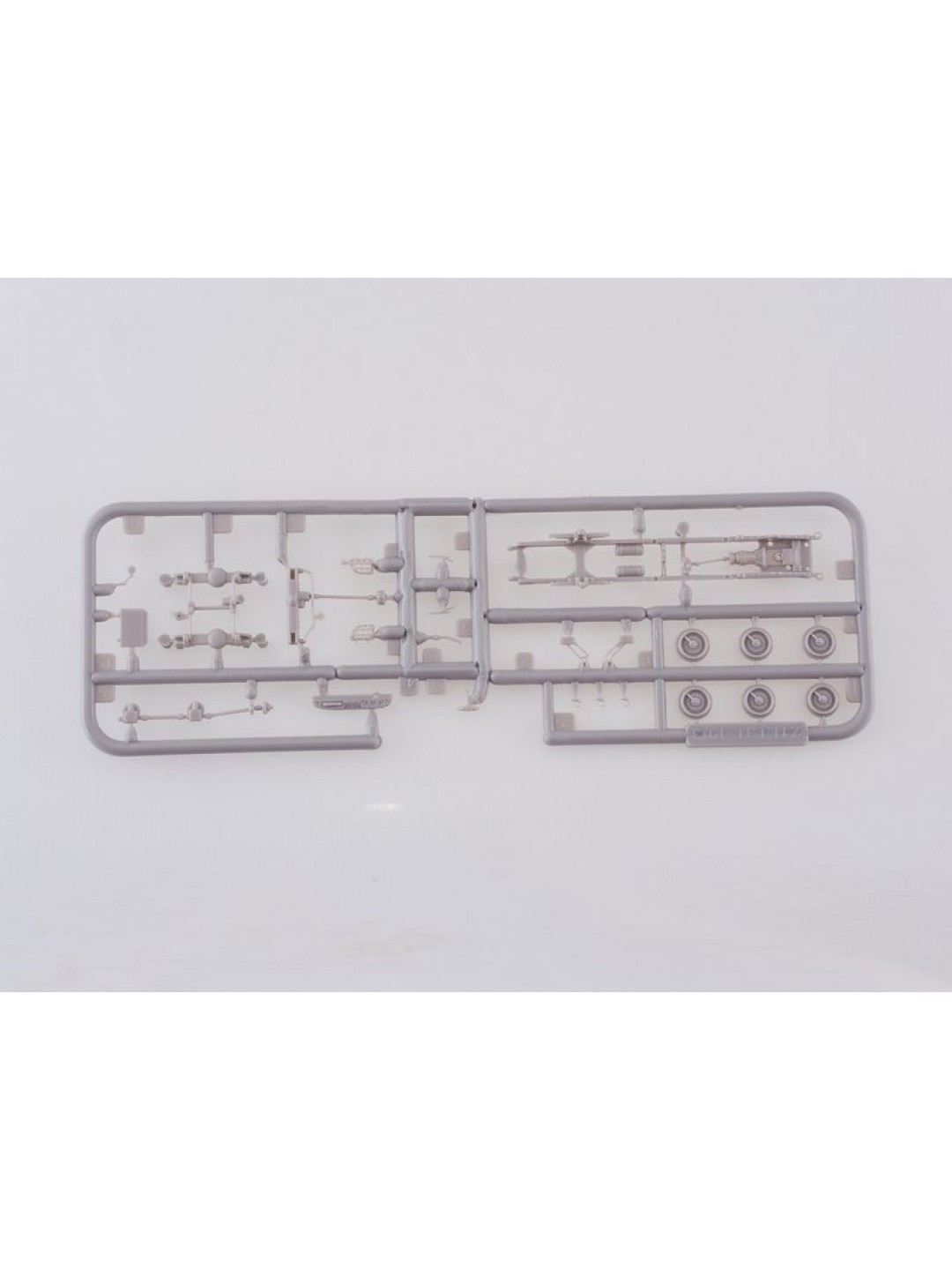Сборная модель AVD ЗИЛ-131 бортовой, 1/72