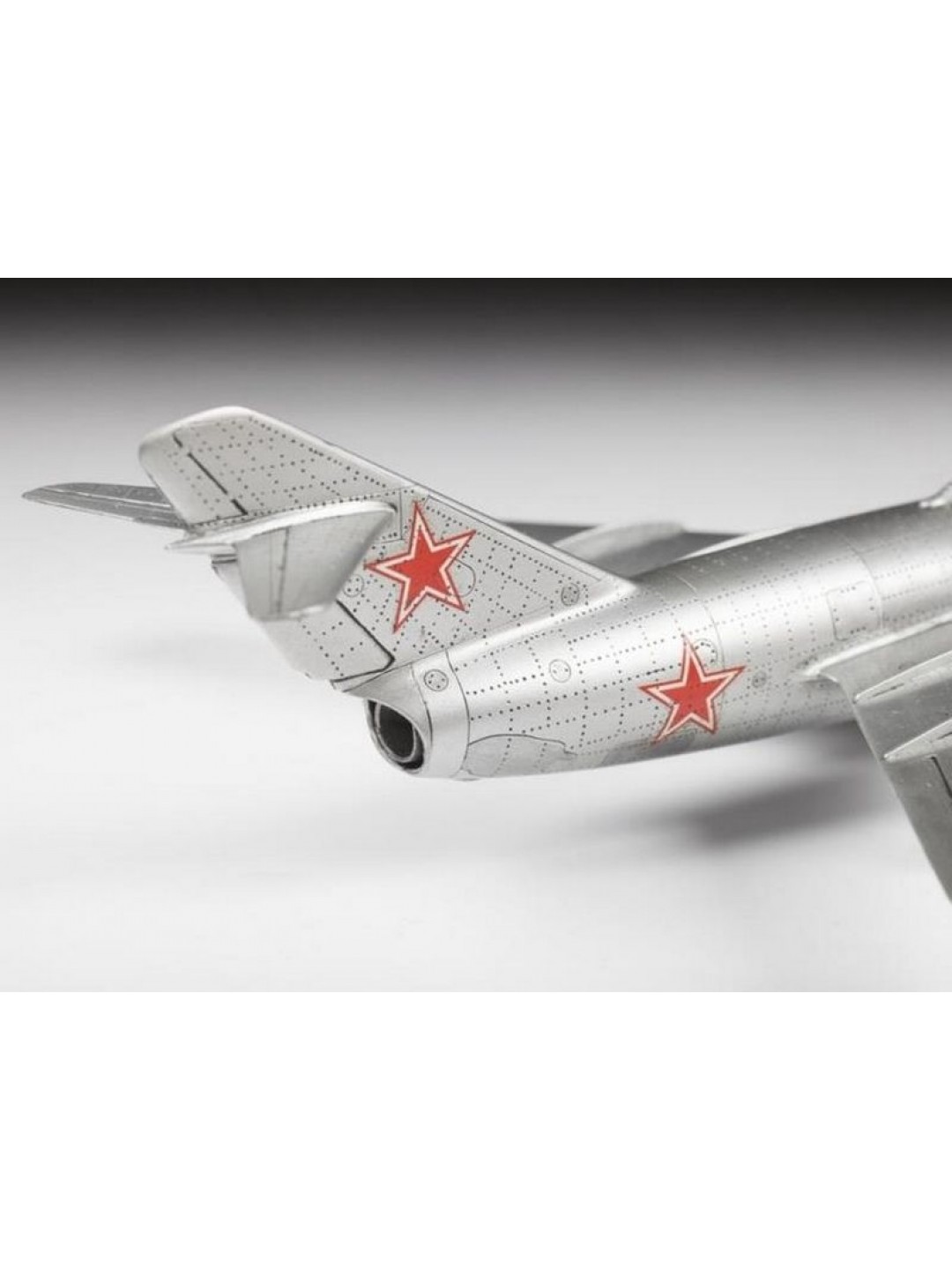 Сборная модель ZVEZDA Советский истребитель МиГ-15, 1/72