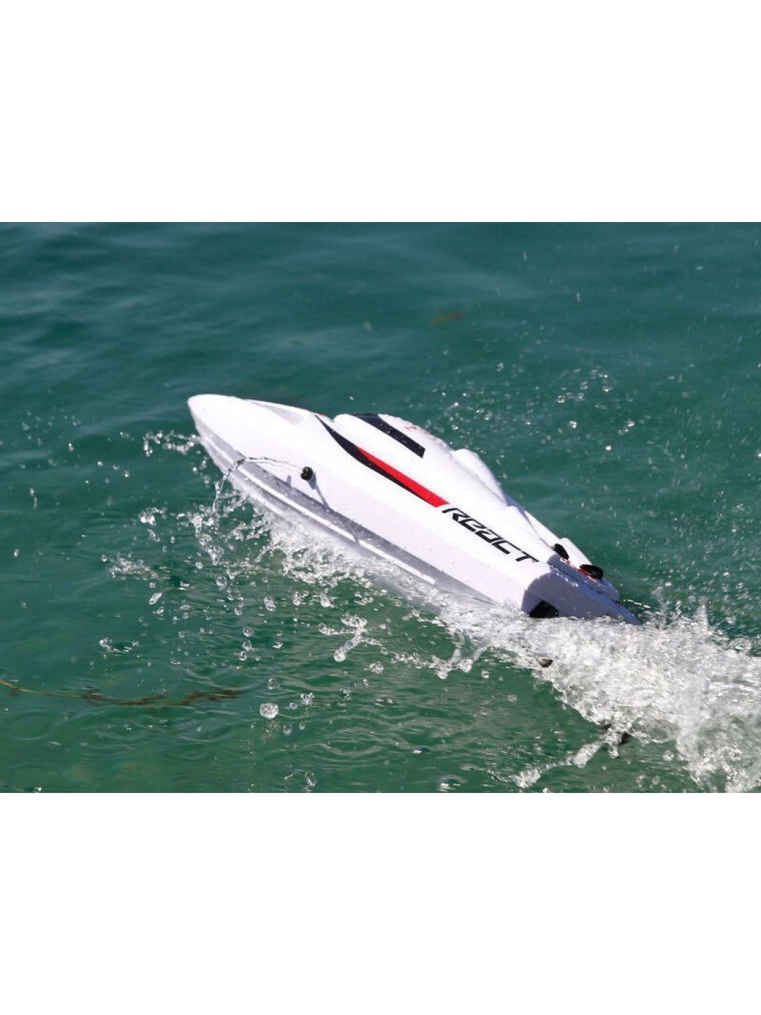 Радиоуправляемый катер ProBoat React 17 Self-Righting Brushed Deep-V RTR