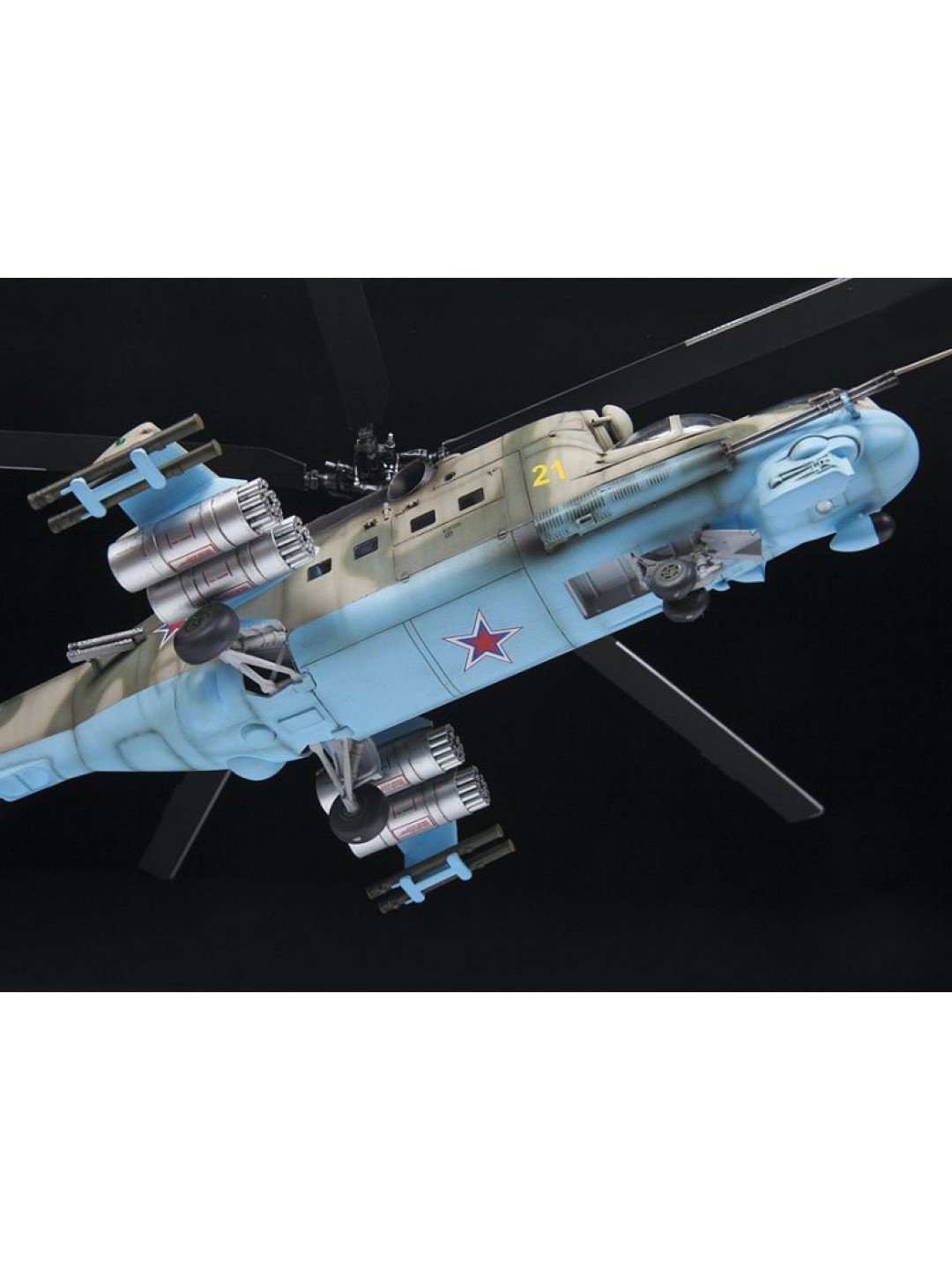 Сборная модель ZVEZDA Советский ударный вертолёт Ми-24П, 1/48