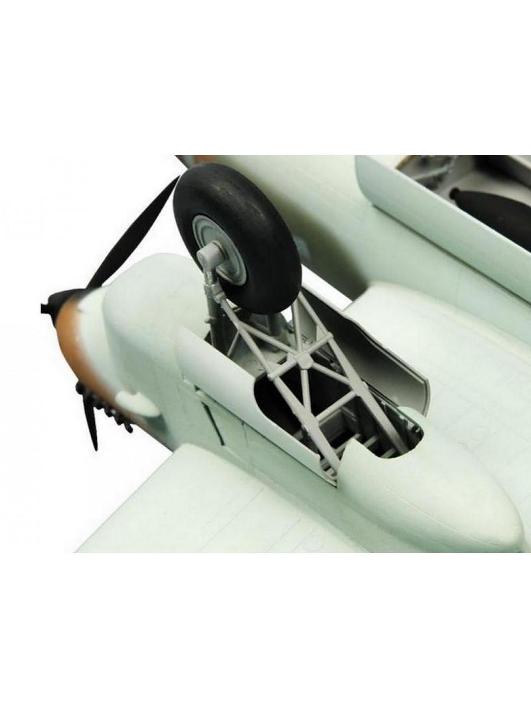 Сборная модель ZVEZDA Советский дальний бомбардировщик ПЕ-8, 1/72