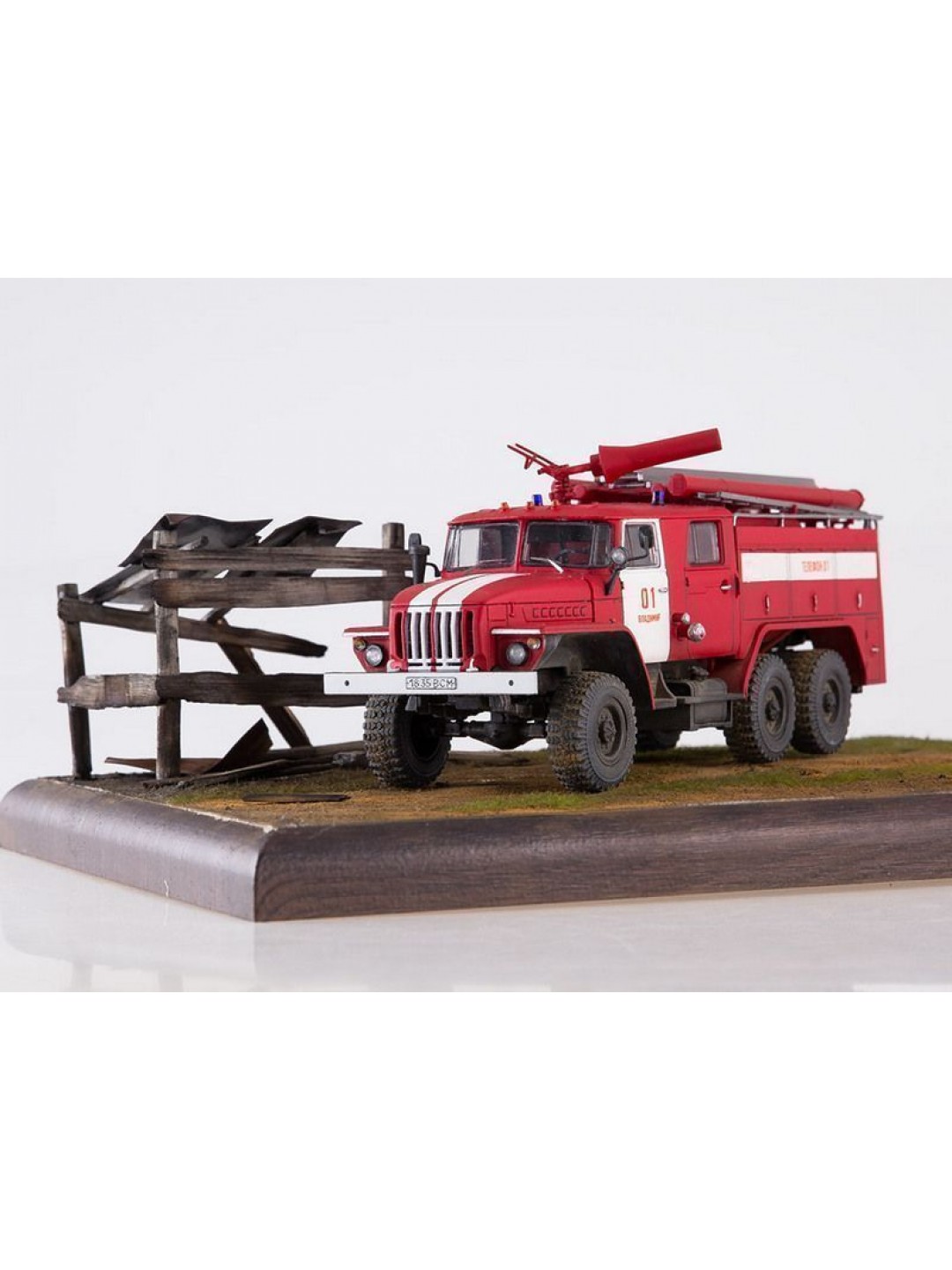 Сборная модель AVD Пожарная цистерна АЦ-40 (4320) ПМ-102В, 1/43