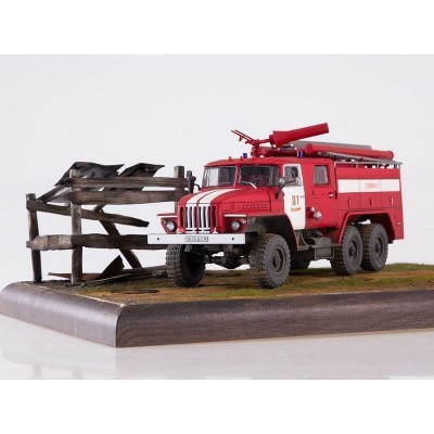 Сборная модель AVD Пожарная цистерна АЦ-40 (4320) ПМ-102В, 1/43