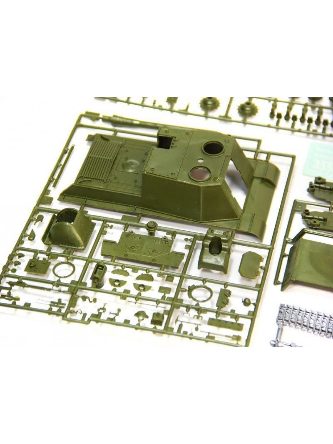 Сборная модель ZVEZDA Советский истребитель танков ИСУ-122, 1/35