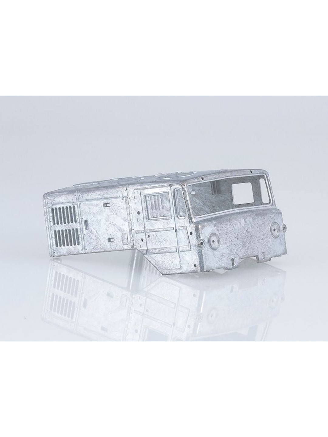 Сборная модель AVD Седельный тягач МАЗ-537, 1/43