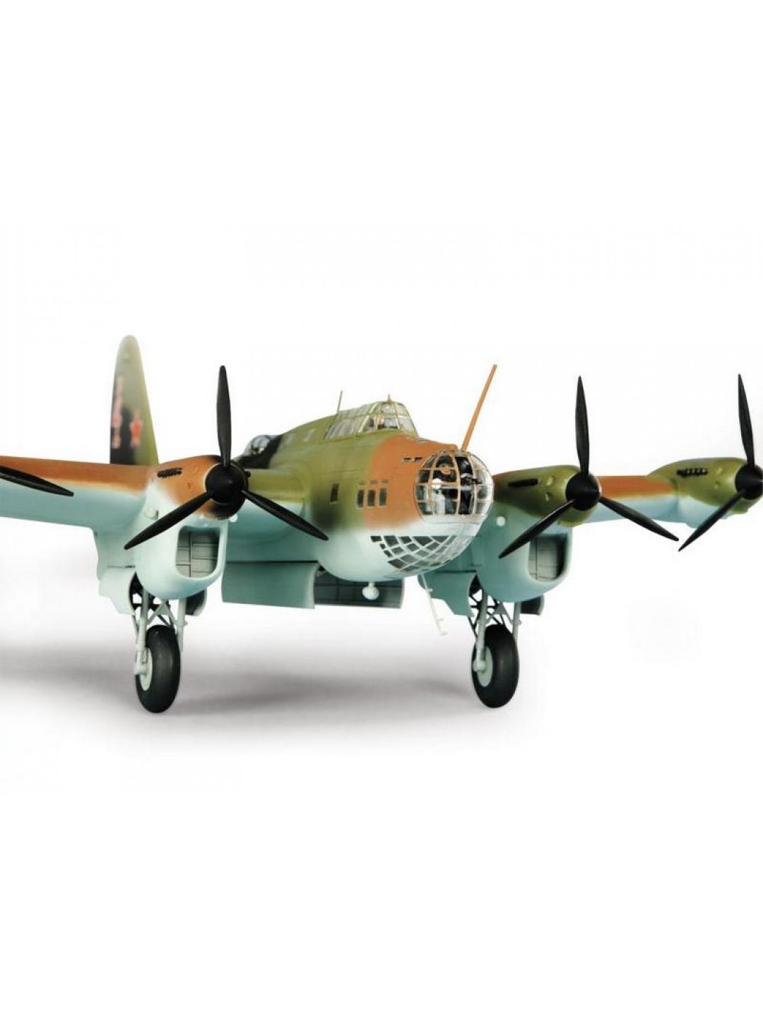 Сборная модель ZVEZDA Советский дальний бомбардировщик ПЕ-8, 1/72