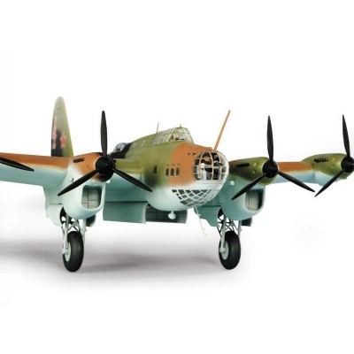Сборная модель ZVEZDA Советский дальний бомбардировщик ПЕ-8, 1/72