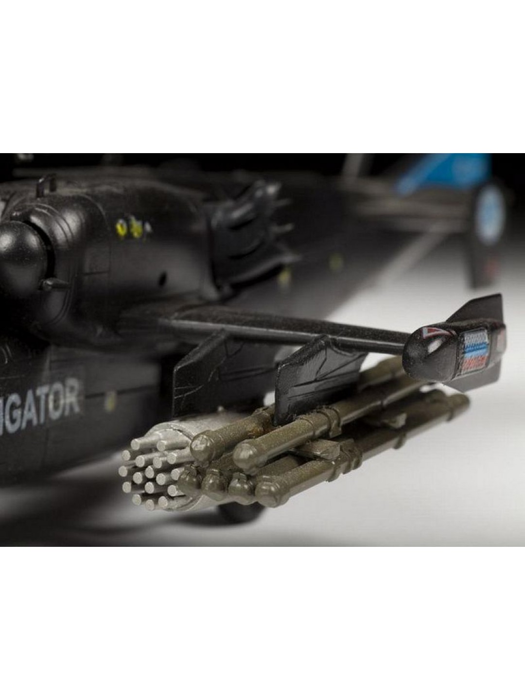 Сборная модель ZVEZDA Российский боевой вертолет "Аллигатор", 1/72