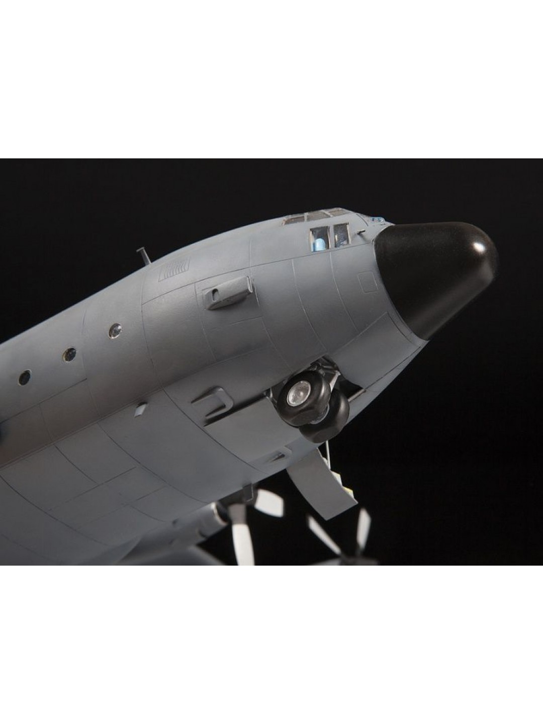 Сборная модель ZVEZDA Американский военно-транспортный  самолёт С-130Н