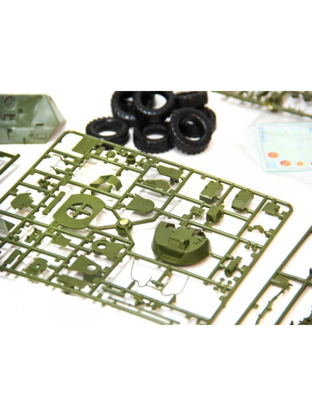 Сборная модель ZVEZDA Российский бронетранспортер БТР-80А, 1/35