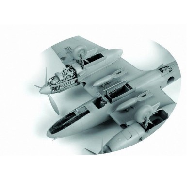 Сборная модель ZVEZDA Пикирующий бомбардировщик Пе-2, 1/48