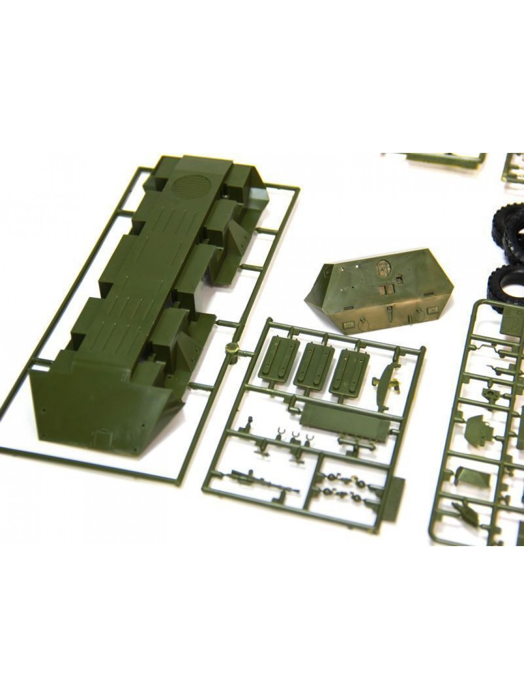 Сборная модель ZVEZDA Российский бронетранспортер БТР-80А, 1/35
