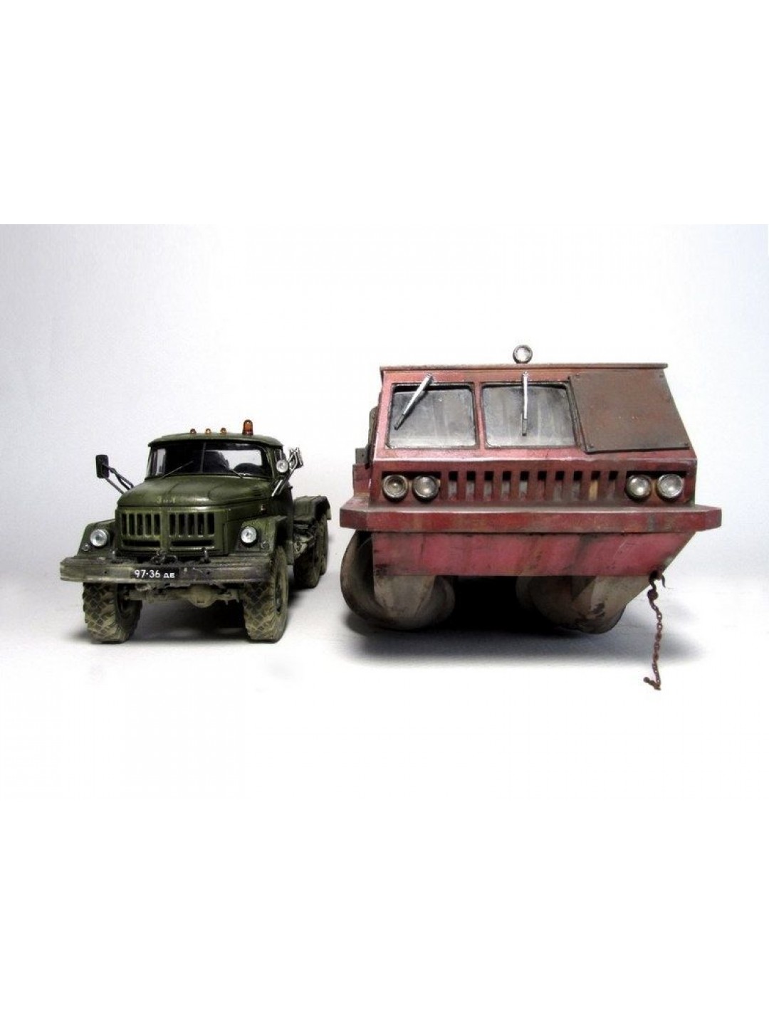 Сборная модель AVD Шнекороторный снегоболотоход ЗИЛ-4904, 1/43