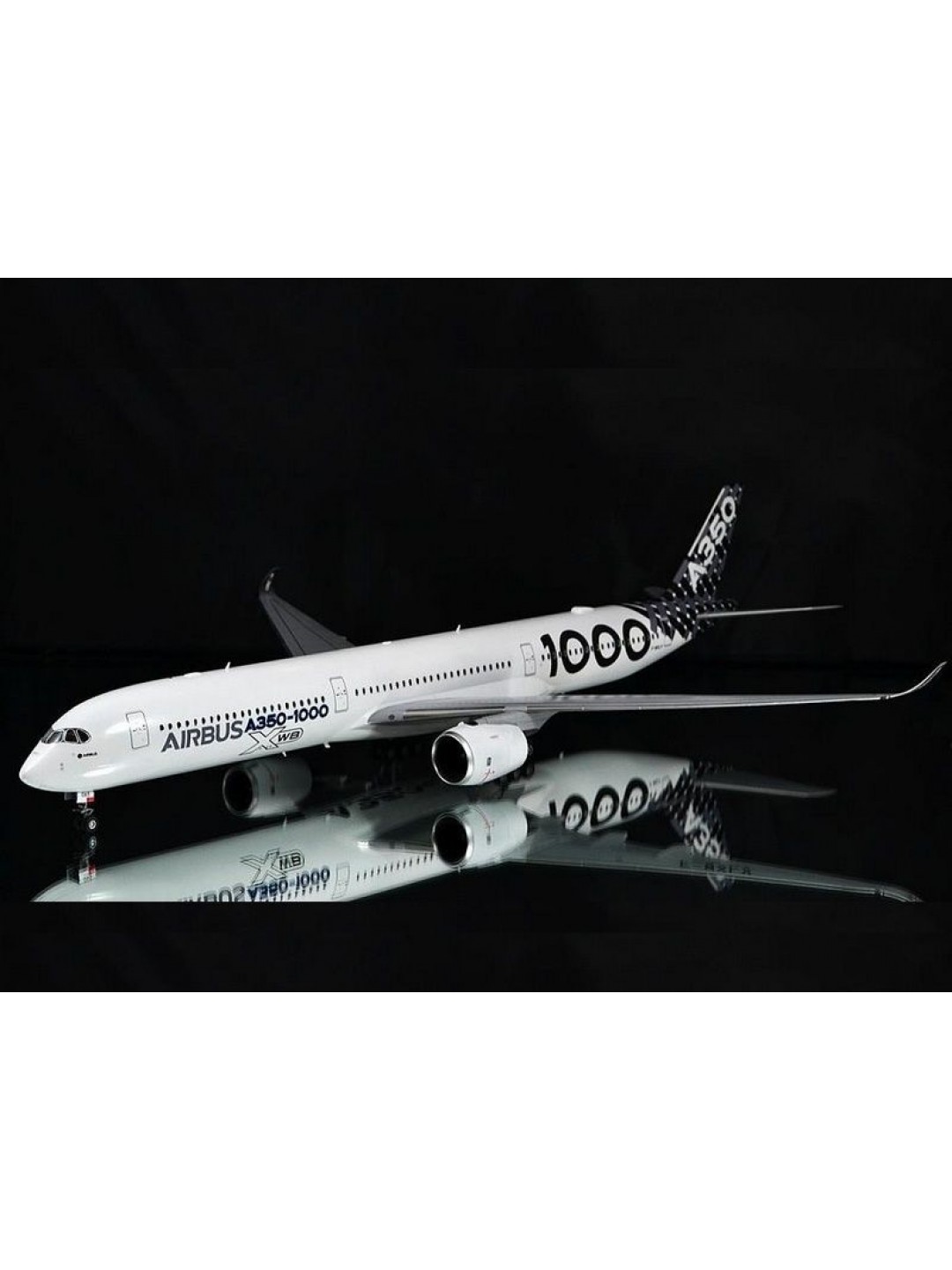 Сборная модель ZVEZDA Пассажирский авиалайнер Аэробус А-350-1000, 1/144